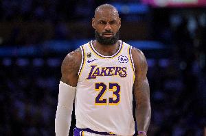 詹姆斯比赛直播_湖人NBA最新动态_篮球赛事高清观看