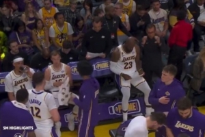 詹姆斯比赛直播_湖人最新动态_NBA高清在线观看