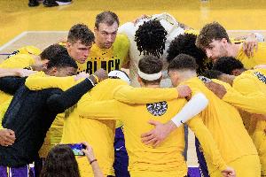 詹姆斯比赛直播_湖人最新动态_NBA篮球高清观看