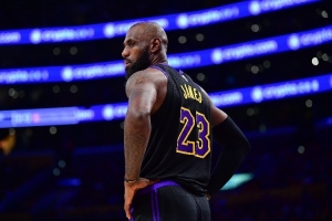 詹姆斯比赛直播_湖人NBA最新动态_篮球巨星詹姆斯高清直播