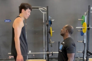 杨瀚森比赛直播_开拓者最新动态_NBA篮球训练高清观看