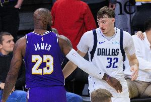 詹姆斯比赛直播_NBA湖人最新动态_篮球巨星谈新秀