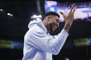 字母哥比赛直播_NBA最新动态_雄鹿球星谈球员破产原因