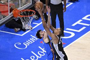 雷霆vs对手_霍姆格伦季后赛盖帽90+历史第4年轻_NBA篮球最新战报