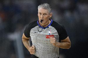 尼克斯vs马刺_NBA总决赛G1裁判福斯特主哨_篮球比赛直播