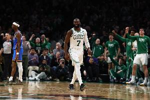 字母哥比赛直播_雄鹿vs凯尔特人交易动态_NBA最新转会消息