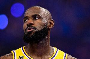 詹姆斯比赛直播_NBA湖人最新动态