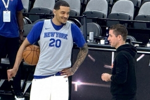 马刺vs尼克斯_NBA篮球最新动态_索汉场边采访
