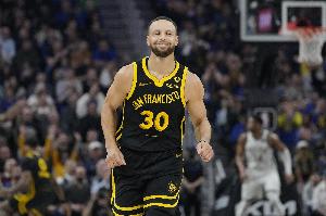 字母哥比赛直播_NBA最新动态_雄鹿交易传闻