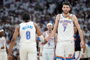 字母哥比赛直播_雷霆vs雄鹿最新动态_NBA球星交易传闻