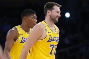 东契奇比赛直播_nba湖人最新动态_东契奇vs八村塁社媒互动