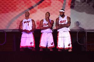 詹姆斯比赛直播_詹姆斯骑士训练馆最新动态_nba湖人詹姆斯