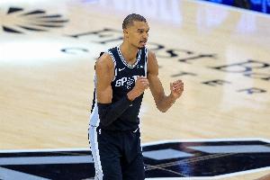 文班亚马比赛直播_马刺最新动态_NBA球鞋自由球员签约