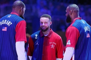 詹姆斯比赛直播_NBA最新动态_勇士vs湖人vs火箭球星点评