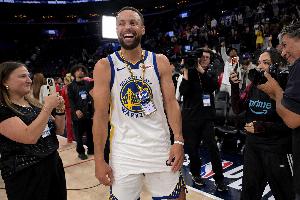 追梦比赛直播_库里李宁签约动态_NBA篮球最新消息