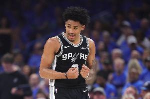 马刺vs对手_NBA篮球比赛直播_新秀哈珀7分钟得分上双正负值+13
