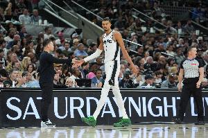 马刺vs雷霆_NBA季后赛西决最新战报_篮球比赛高清直播