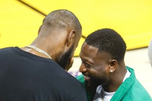 詹姆斯比赛直播_湖人最新动态_nba詹姆斯韦德争议