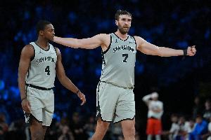 马刺vs科内特比赛直播_篮球NBA最新动态