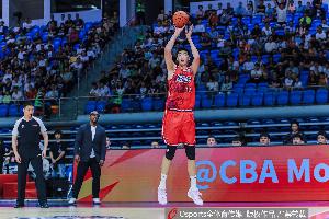 徐昕比赛直播_中国男篮世预赛最新动态_CBA中锋阵容分析
