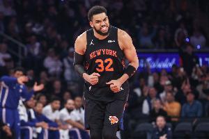 文班亚马比赛直播_唐斯防守文班亚马_NBA尼克斯vs马刺最新战报