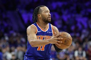 尼克斯vs独行侠_NBA常规赛最新战报_布伦森数据无法体现作用