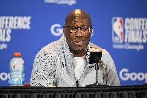 迈克·布朗比赛直播_尼克斯vs马刺_NBA最新动态
