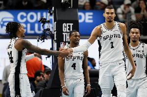 文班亚马比赛直播_马刺vs尼克斯最新战况_篮球NBA高清在线观看