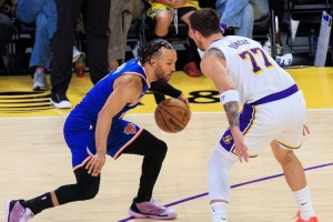 东契奇比赛直播_NBA篮球最新动态_湖人vs独行侠比赛视频在线观看