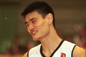 姚明比赛直播_上海男篮CBA冠军阵容回顾_姚明刘炜24年夺冠之路