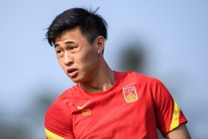 戴伟浚比赛直播_中国男足最新动态_足球技术精彩集锦