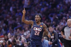 皮尔斯比赛直播_雷霆vs掘金vs老鹰最新动态_哈登NBA合同对比分析