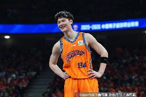 王哲林比赛直播_CBA最新战况_上海vs广厦
