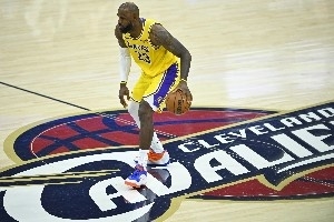 詹姆斯比赛直播_湖人骑士最新动态_nba米切尔交易传闻