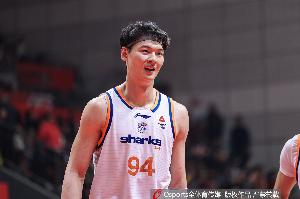 王哲林比赛直播_中国篮球50分点赞_上海vs广厦CBA战报