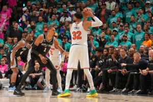 文班亚马比赛直播_NBA尼克斯vs马刺高清在线观看