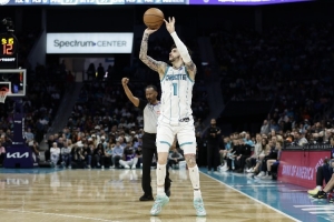 拉梅洛·鲍尔比赛直播_黄蜂最新动态_NBA常规赛高清在线观看