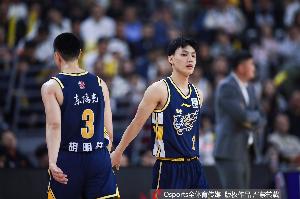 胡明轩比赛直播_广东男篮最新动态_中国篮球伤病调整