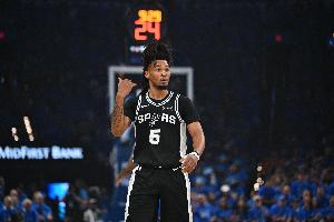 马刺vs对手_卡斯尔4助攻4失误_篮球NBA最新动态