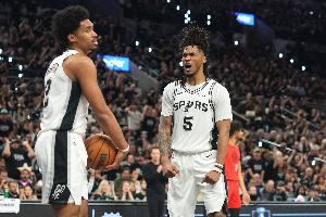 马刺比赛直播_卡斯尔哈珀兄弟组合_篮球NBA最新动态