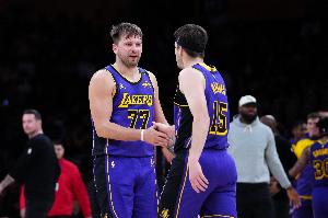 东契奇比赛直播_湖人最新动态_NBA篮球赛事高清观看