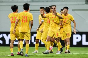 中国男足vs新加坡_足球比赛最新动态_中国足球世预赛战报