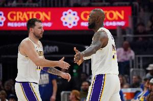 詹姆斯比赛直播_湖人詹姆斯最新动态_NBA东契奇交易影响分析