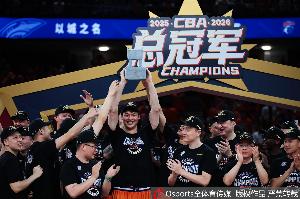 王哲林比赛直播_上海男篮CBA冠军之路_中国篮球最新动态