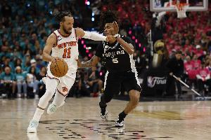 布伦森比赛直播_尼克斯vs湖人季后赛最新动态_NBA季后赛得分榜