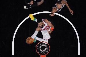 文班亚马比赛直播_马刺vs尼克斯最新战况_唐斯对位文班亚马NBA视频回放