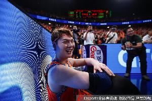 王哲林比赛直播_CBA最新动态_上海男篮夺冠关键因素