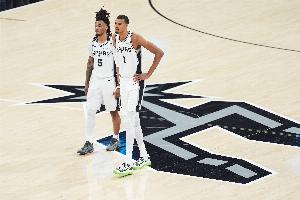 唐斯比赛直播_NBA篮球最新战报_马刺vs尼克斯