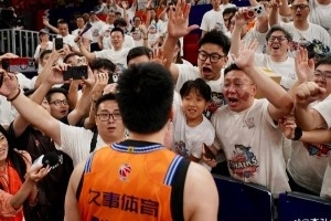 李弘权比赛直播_CBA上海最新动态_中国篮球高清观看