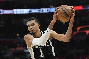马刺vs尼克斯_NBA季后赛历史主场0-2落后赢G3盘点